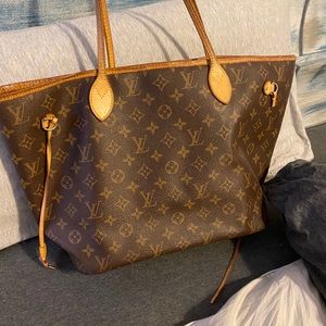 Louis Vuitton Neverfull Size Medium